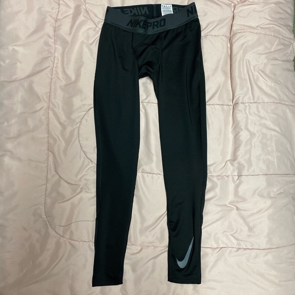 Nike Shirt and Nike leggings for men - Picture 3 of 5